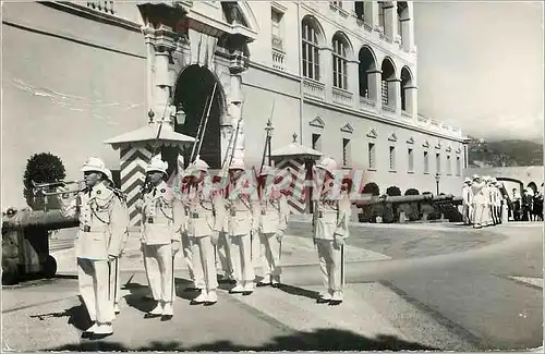 Cartes postales moderne Monaco Le defile de la releve de la garde des Carabiniers de SAS le Prince de Monaco Militaria