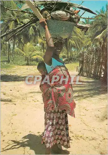 Cartes postales moderne Woman with child carrying fire wood