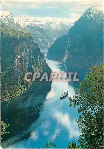 Cartes postales moderne Norway Geirangerfjord towards the Pulpit and the waterfalls The Seven Sisters Bateau