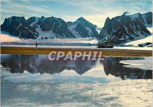 Cartes postales moderne The steamship Lyngen in the Magdalenabay