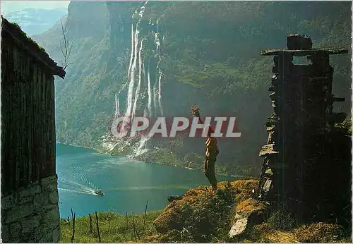 Cartes postales moderne Norway Skagefia farm with view to Geiranger