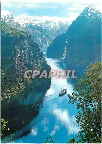Cartes postales moderne Norway Geirangerfjord towards The Pulpit left and the waterfalls