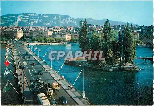 Cartes postales moderne Geneve L lle Jean Jacques Rousseau et le Pont du Mont Blanc