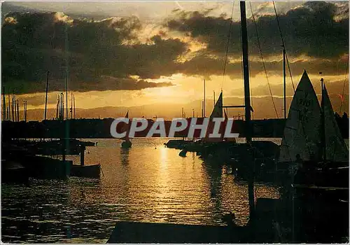 Cartes postales moderne Geneve Coucher de soleil sur la rade Bateaux