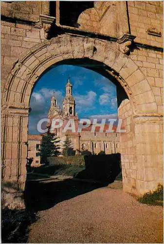 Cartes postales moderne Arco de entrada y fachada de la iglesia Monasteriora de La Santa Espina