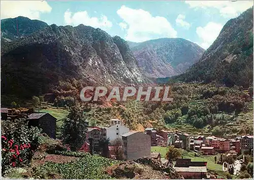 Cartes postales moderne Valls d Andorra Les Escaldes Vue partielle au fond la Vallee du Madrid