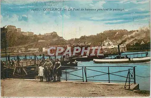 Cartes postales Coblence Le Pont de bateaux pendant le passage Bateau Enfants