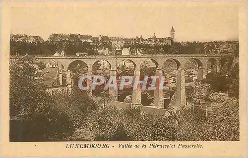 Cartes postales Luxembourg vallee de la petrusse et passerelle