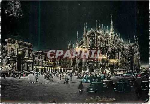 Cartes postales moderne Milano Place de la Cathedrale (De nuit)