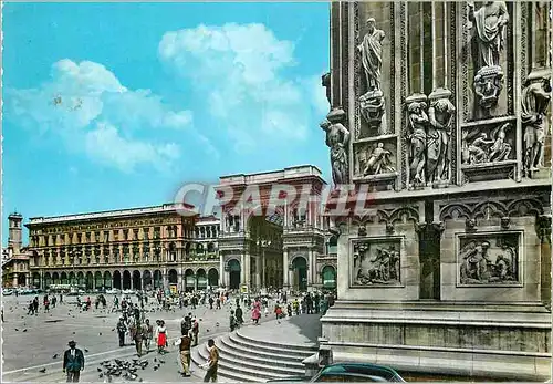 Cartes postales moderne Milano Vue partielle de la Cathedrale et la Galerie