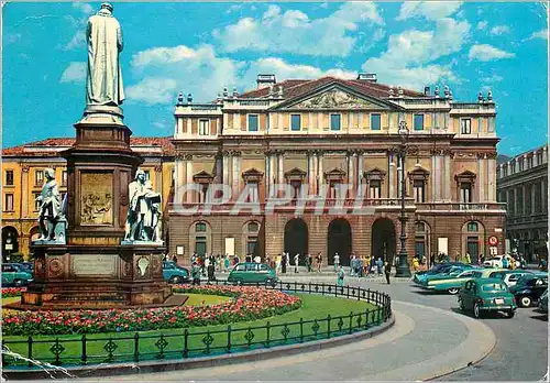 Cartes postales moderne Milano Theatre et Place de la Scola