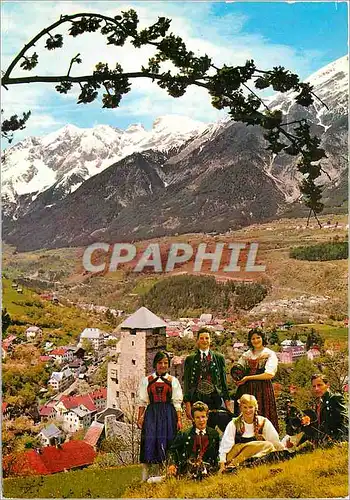 Cartes postales moderne Tirol Landeck 816 m mit schlob und trachtenfruppe