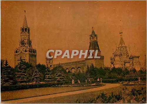 Cartes postales moderne Moscow The Kremlin A corner in the Kremlin Garden (Left to right) Spsskaya Tower Tsar place
