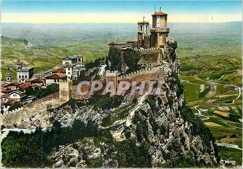 Cartes postales moderne San Marino La ville et murs du chateau