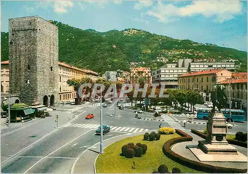 Cartes postales moderne Como place vittoria avec le nouveau palais de justice