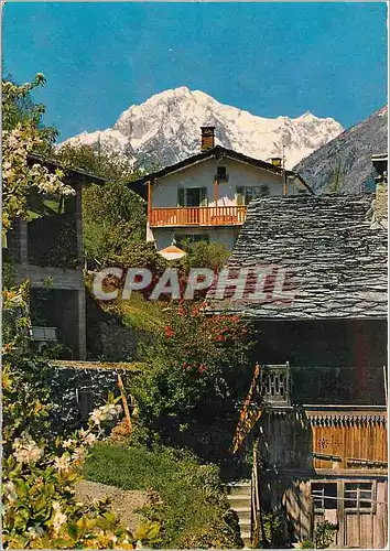 Cartes postales moderne Courmayeur chalets rustiques de la vallee au fond le mont blanc