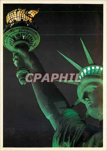 Cartes postales moderne a close up view of the head and torch of the statue of liberty brilliantly illuminated against a