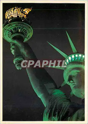 Moderne Karte a close up view of the head and torch of the statue of liberty brilliantly illuminated against a