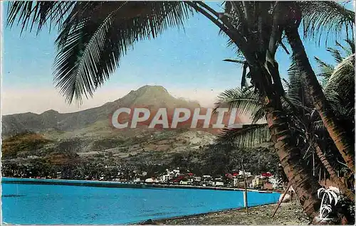 Cartes postales moderne Martinique La Montagne Pelee et la Plage de Saint-Pierre