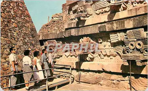 Moderne Karte Mexico Feathered serpents carved in stone adorn the Temple of Quetzalcoatl