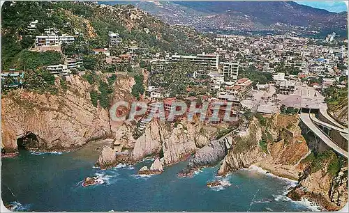 Cartes postales moderne Air view of the spectacular La Quebrada Acapulco Guerrero Mexico