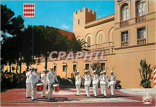 Cartes postales moderne LA PRINCIPAUT� DE MONACO La rel�ve de la Garde devant le Palais Princier