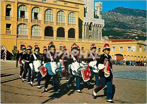 Cartes postales moderne PRINCIPAUTE DE MONACO Clairons et Tambours d�filant devant Ie Palais Princier Militaria
