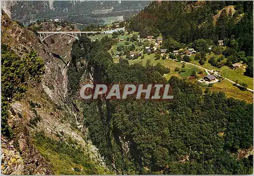Cartes postales moderne Martigny Valais Suisse Le vallon et le pont de Gueroz ht m Enjambant les gorges du Trient Il rel