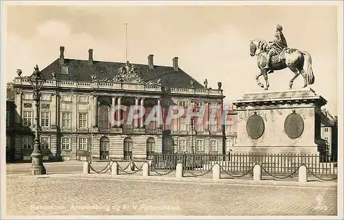 Cartes postales moderne Palais d Amalienborg avec la Statue Equestre de Chr V