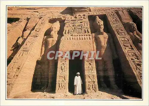 Cartes postales moderne Les Rois Dieux et les Reines Deesses du temple d Hator aussi nomme Petit Temple d Abu Simbel