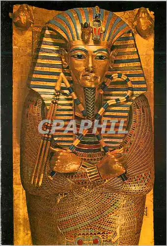 Cartes postales moderne Cairo Egyptian Museum Tutankhamens Treasures Second Coffin richly decorated with gold and semi p