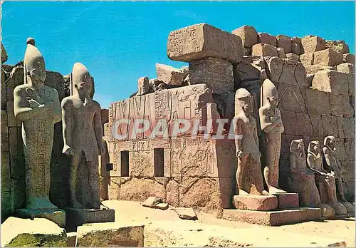 Cartes postales moderne Luxor Karnak Statues des Pharaons devant le Teme pylone