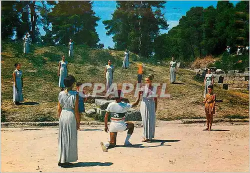 Cartes postales moderne Olympie La remise de la Flamme Olympique