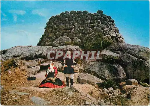 Cartes postales moderne Nuoro Costumes et Nuraghe de Tanca Manna