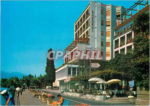 Cartes postales moderne Tremezzo Hotel Bazzoni et promenade