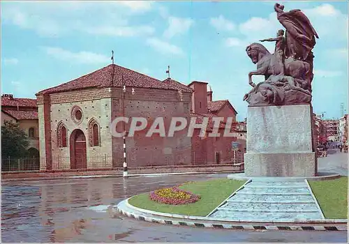 Cartes postales moderne Le monument aux morts et la Baptistere de St Pierre