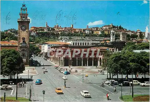 Cartes postales moderne Bergamo Place Vittorio Veneto et Ville Haute