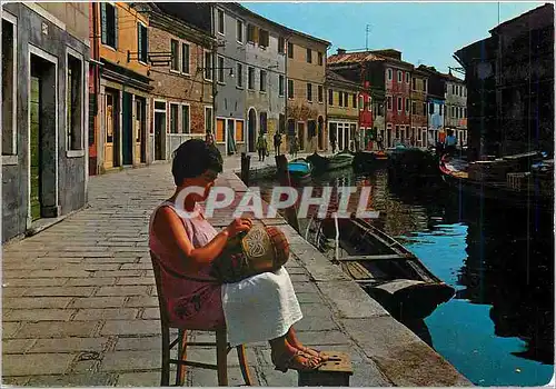 Cartes postales moderne L Ile de Burano Une brodeuse en falsant de lal dentelle aux fusseaux