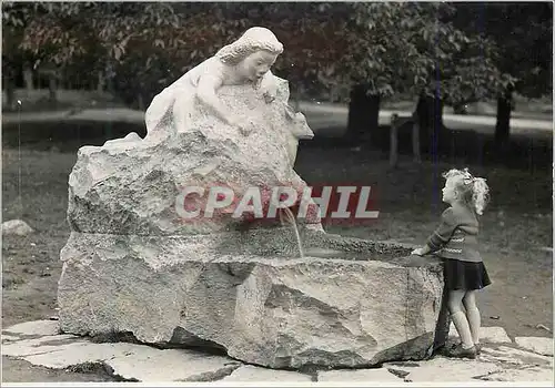 Cartes postales moderne Maienfeld heidi Brunnen v Bildhauer H Walt