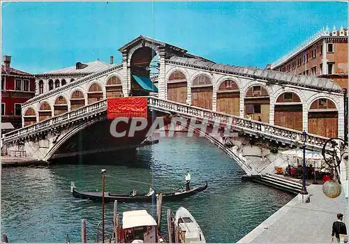 Cartes postales moderne Venezia Place Saint-Marc volee de pigeons