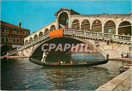 Cartes postales moderne Venezia Pont de Rialto et gondole