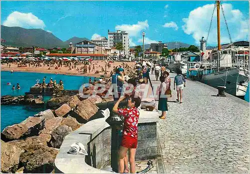 Cartes postales moderne Viareggio Le quai