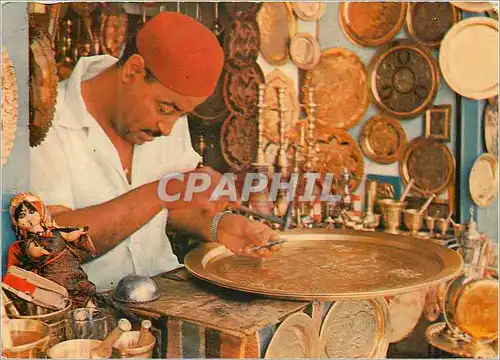 Cartes postales moderne Souk de Tunis un ciseleur sur