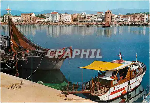 Cartes postales moderne Cambrils (tarragona) port et vue partielle Bateaux