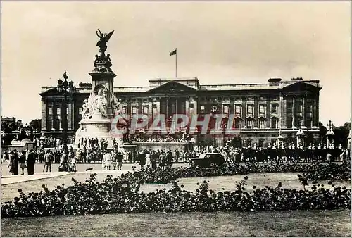 Cartes postales moderne Victoria Memorial Buckingham Palace and Guards London