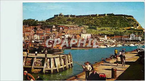 Cartes postales moderne Scarborough The Castle and Inner Harbour