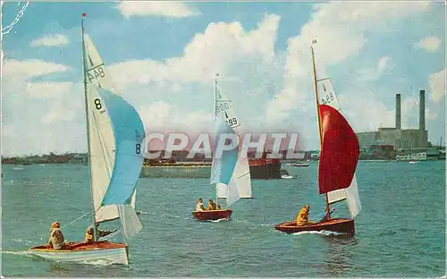 Moderne Karte Dinghies in Poole Harbour Bateaux