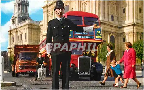 Cartes postales moderne City of London Policeman Police Autobus