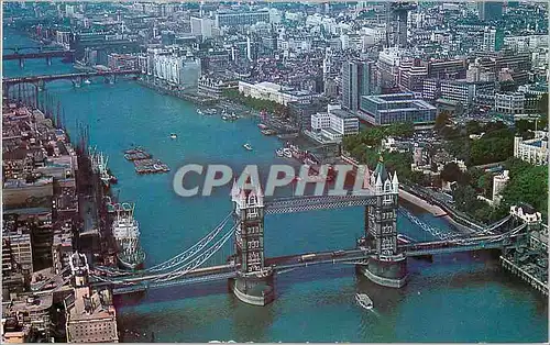 Cartes postales moderne Aerial View of Tower Bridge and the City of London