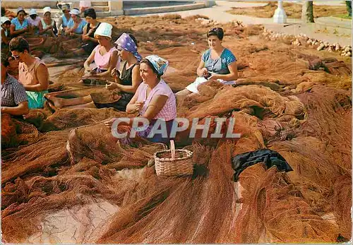 Cartes postales moderne Laredo Reparation des filets pour la Peche